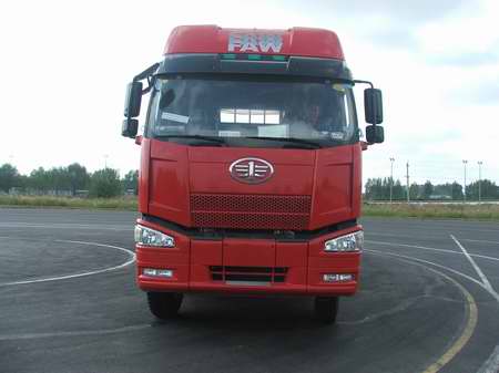 CA1310P66K2L7T4E1平头柴油载货汽车燃油公告图片1