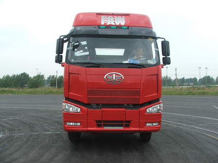 CA5310CLXYP66K2L7T4A2E1平头柴油仓栅运输汽车燃油公告图片1