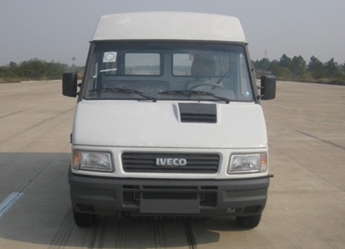 NJ5045XXY5S厢式运输车燃油公告图片1