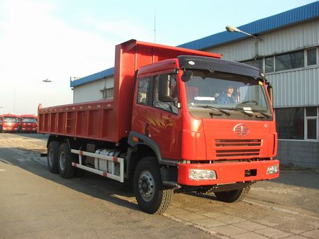 CA3252P2K2L3T1A1E平头柴油自卸汽车燃油公告图片2