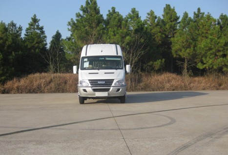 NJ6716DAZ依维柯客车燃油公告图片1