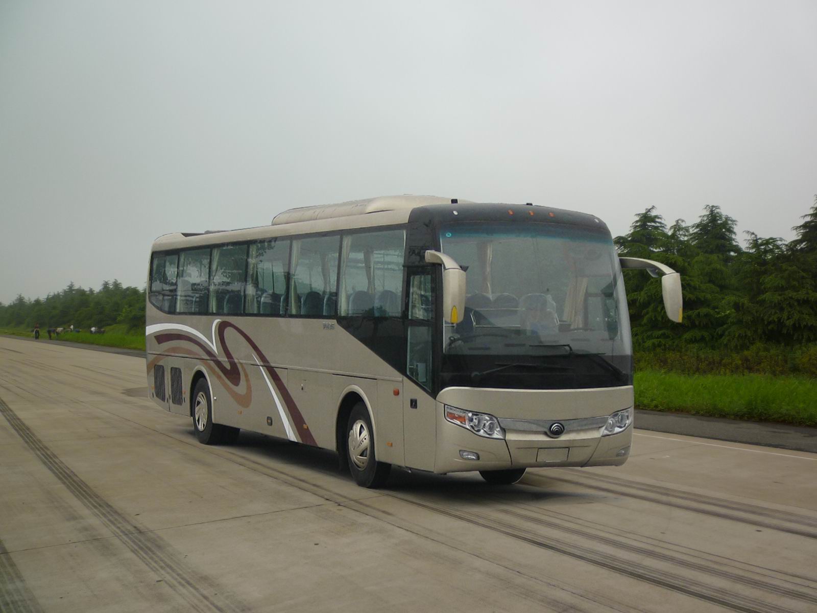 ZK6127HA19客车燃油公告图片2