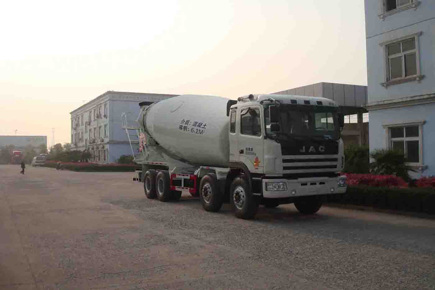 WXS5310GJBLK混凝土搅拌运输车燃油公告图片2