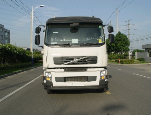 ZQS5260JHQ后栏板起重运输车燃油公告图片1