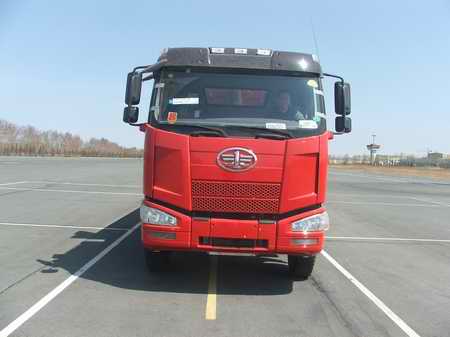 CA3310P63K1L2T4E4平头柴油自卸汽车燃油公告图片1