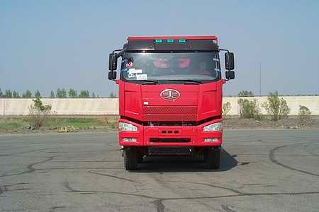 CA3310P66K2L7T4E4平头柴油自卸汽车燃油公告图片1