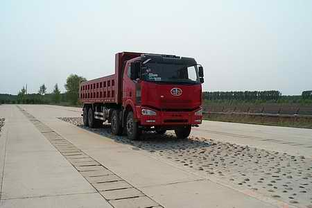 CA3313P7K1T4E4平头柴油自卸汽车燃油公告图片2