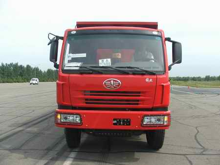 CA3313P7K1T4E4平头柴油自卸汽车燃油公告图片1