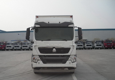 ZZ5317XXYM466GD1厢式运输车燃油公告图片1