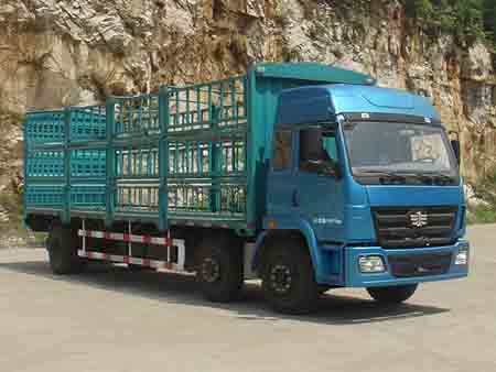 LZT5253CCQPK2E3L10T3A95平头畜禽运输车燃油公告图片2