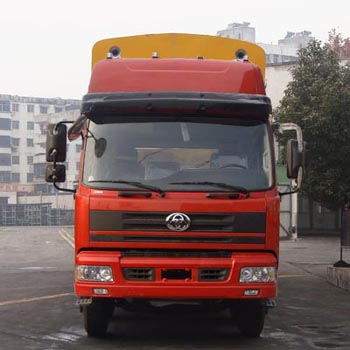 STQ5318CCYB4仓栅式运输车燃油公告图片1