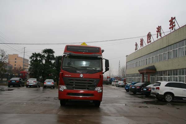 SLS5310GRYZ铝合金易燃液体罐式运输车燃油公告图片1