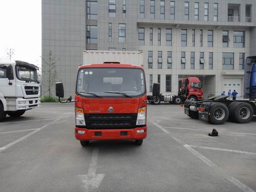 ZZ5087XXYF381CD183厢式运输车燃油公告图片1