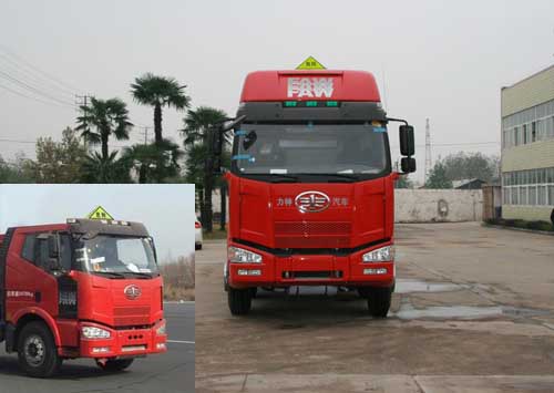 SLS5311GRYC4易燃液体罐式运输车燃油公告图片1