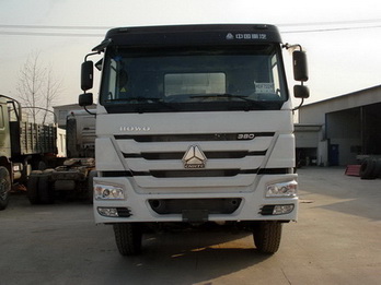 ZZ5317GJBN3667D1混凝土搅拌运输车燃油公告图片1