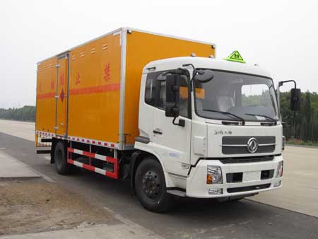 CLW5161XQYD4爆破器材运输车燃油公告图片2