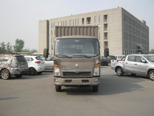 ZZ5087XXYD3414D183厢式运输车燃油公告图片1