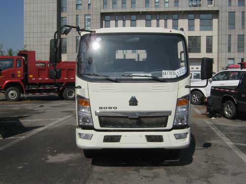ZZ1047D3414D144载货汽车燃油公告图片1