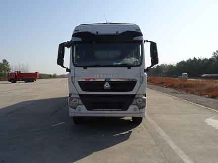 ZZ5257XYKN56CGD1翼开启厢式车燃油公告图片1