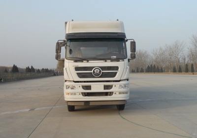 ZZ5313XXYN466GD1厢式运输车燃油公告图片1