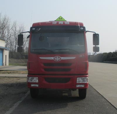 CLW5162GFWC4腐蚀性物品罐式运输车燃油公告图片1