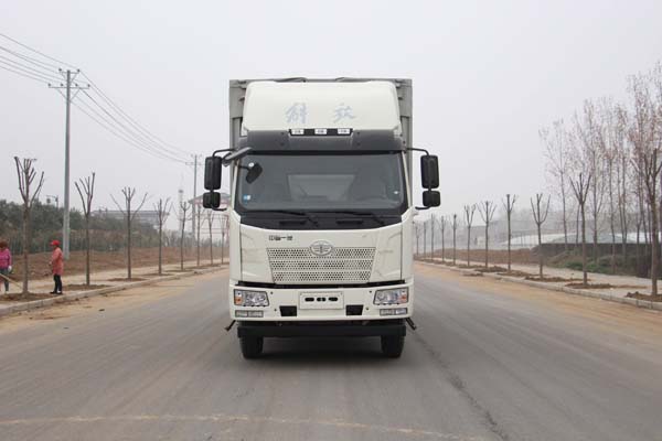 HXC5161XYK4翼开启厢式车燃油公告图片1