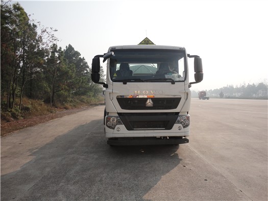 CGJ5252GZWE4杂项危险物品罐式运输车燃油公告图片1