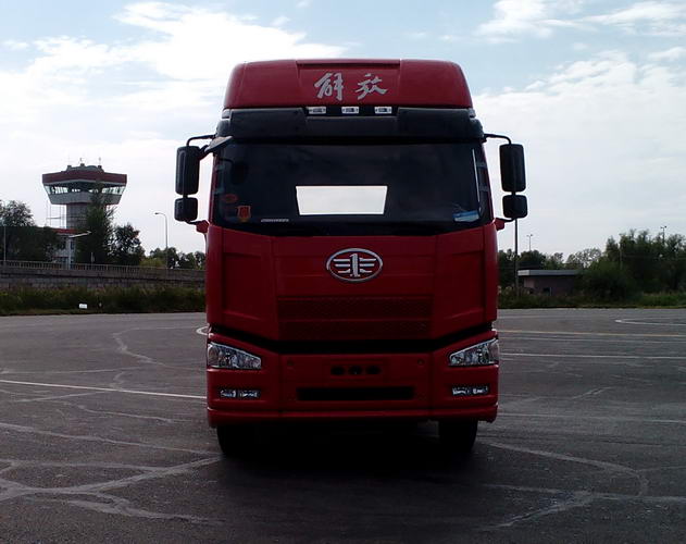 CA4250P66K24T2AE4平头柴油半挂牵引汽车燃油公告图片1