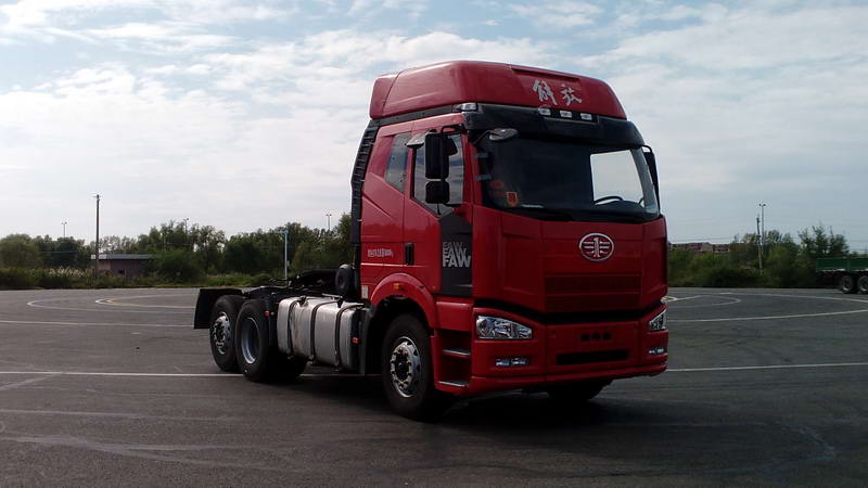 CA4250P66K24T2AE4平头柴油半挂牵引汽车燃油公告图片2