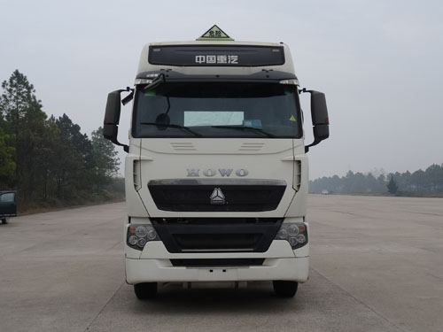 ZZ4257V324HD1W危险品牵引车燃油公告图片1