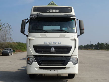 ZZ4257V324HD1W危险品牵引车燃油公告图片1
