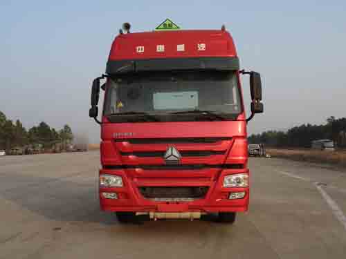 ZZ4257N3247D1W危险品牵引车燃油公告图片1