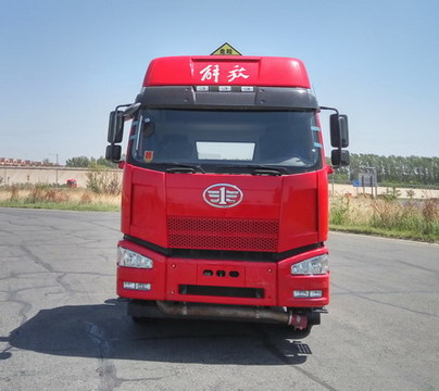 CA4250P66K24T1E5Z危险品运输半挂牵引车燃油公告图片1