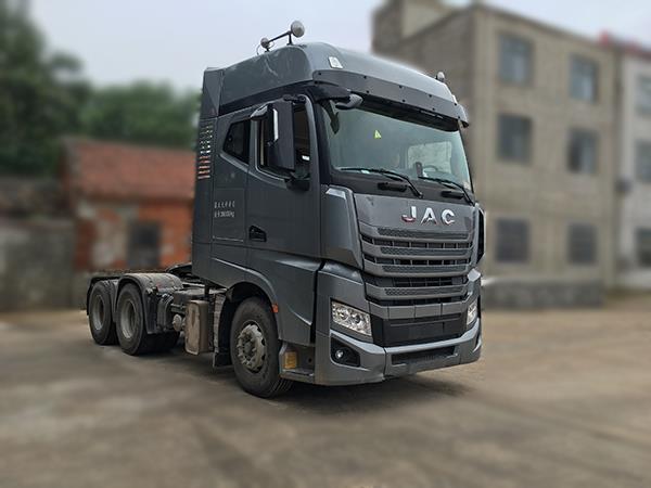 HFC4252P13K8E33S7V牵引汽车燃油公告图片2