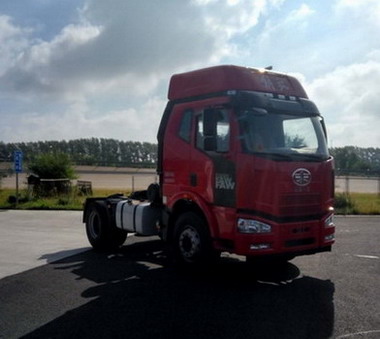 CA4180P63K2AE5平头柴油半挂牵引汽车燃油公告图片2