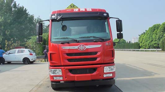 CLW5257GFWC5腐蚀性物品罐式运输车燃油公告图片1