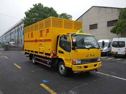 TX5092XRQ5JH易燃气体厢式运输车燃油公告图片2