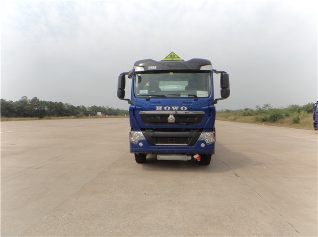 CGJ5310GRY11Y易燃液体罐式运输车燃油公告图片1