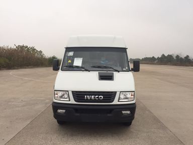 NJ5045XXY2A厢式运输车燃油公告图片1