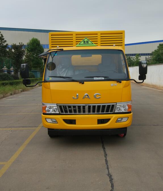 TX5091XRQ5JH易燃气体厢式运输车燃油公告图片1