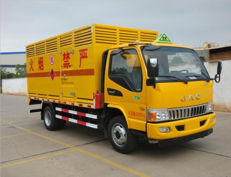 TX5091XRQ5JH易燃气体厢式运输车燃油公告图片2