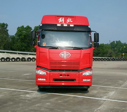 CA4250P66K24T1AE5平头柴油半挂牵引汽车燃油公告图片1