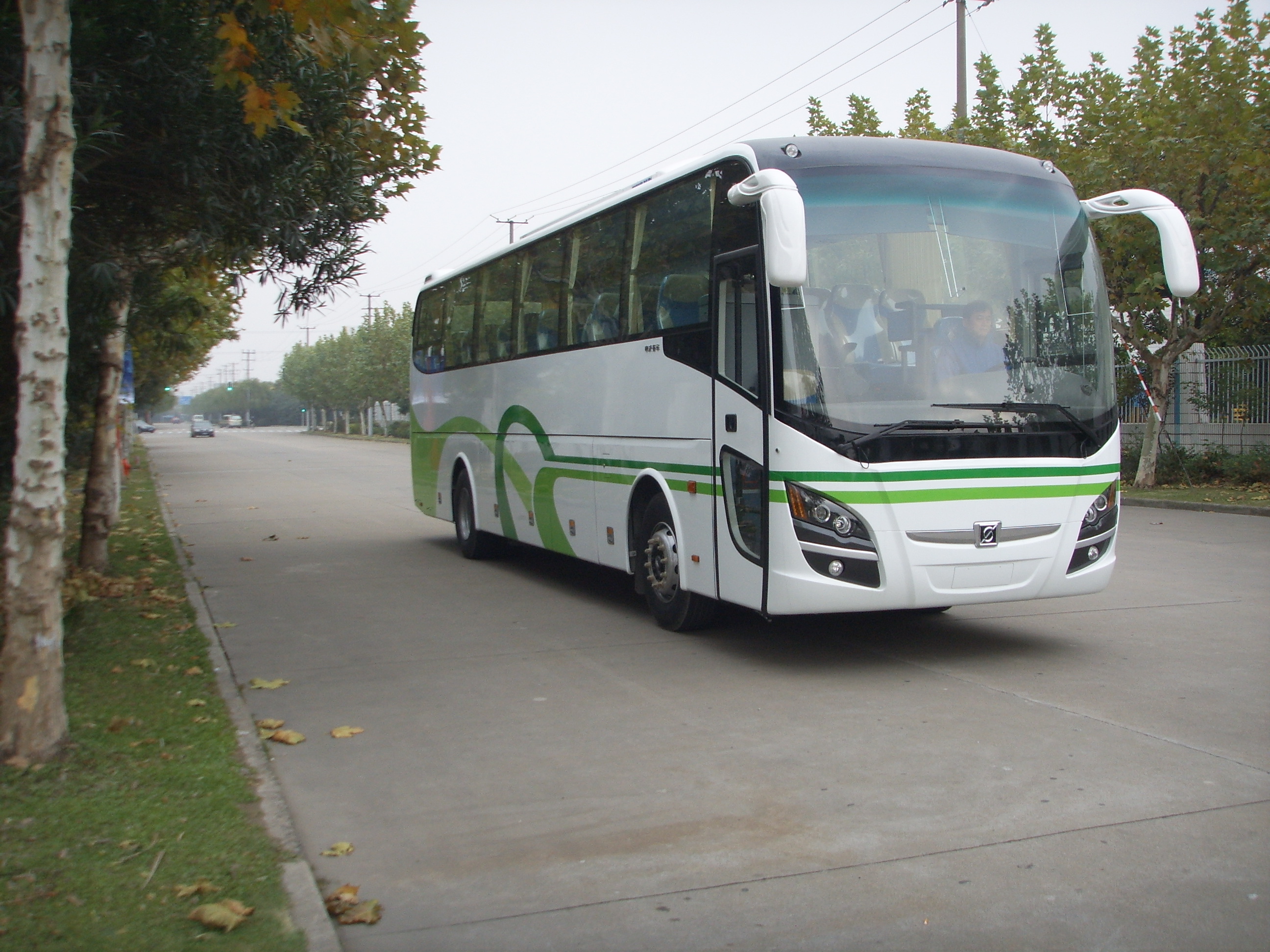 SWB6120旅游客车燃油公告图片2