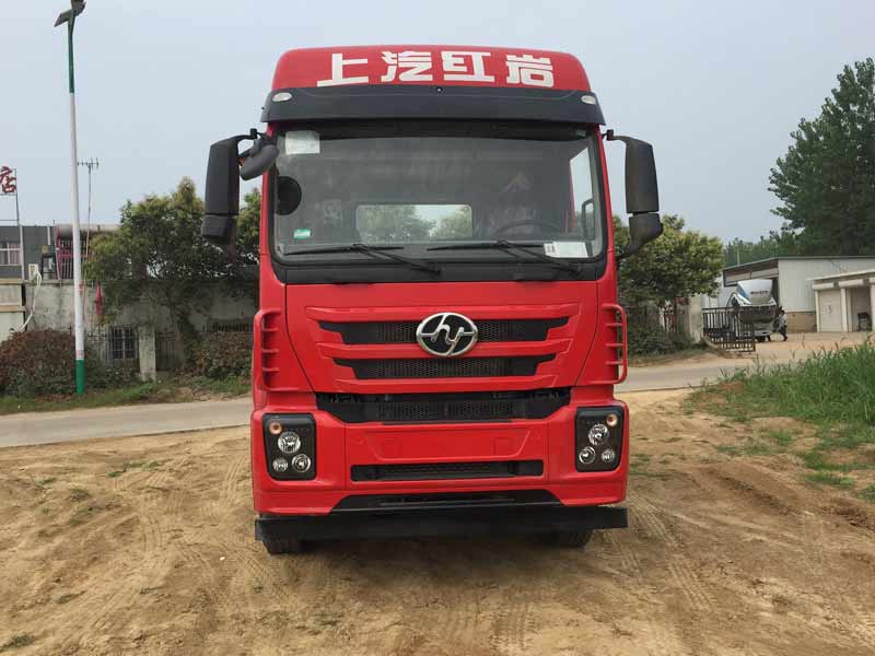CQ4256ZTVG334C集装箱半挂牵引车燃油公告图片1