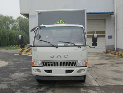 XKC5090XYN5H烟花爆竹专用运输车燃油公告图片1