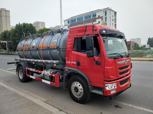 WXQ5183GFWC5腐蚀性物品罐式运输车燃油公告图片2