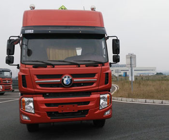CDW4180A1T5W危险品运输半挂牵引车燃油公告图片1