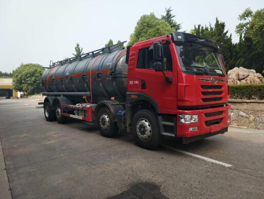 WXQ5311GFWC5腐蚀性物品罐式运输车燃油公告图片2