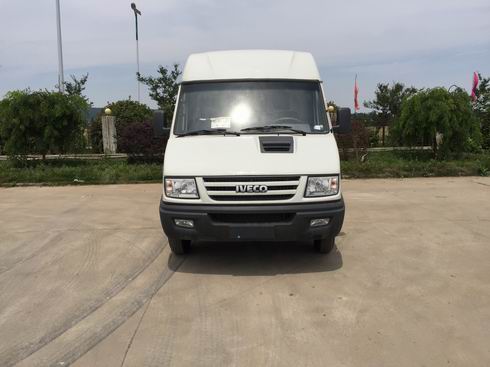 NJ5045XXY3A厢式运输车燃油公告图片1