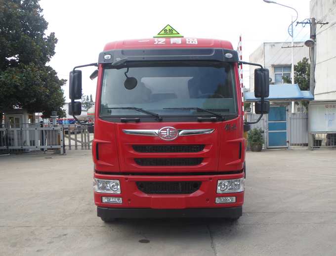 SLS5180GRYC5V易燃液体罐式运输车燃油公告图片1
